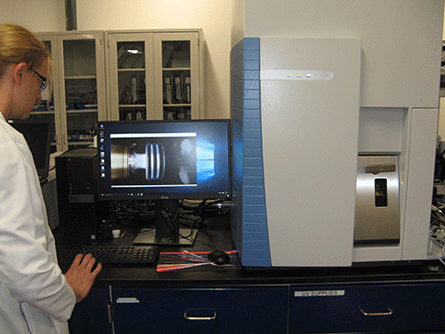 Regis Technologies analytical scientist working with Thermo Fisher iCAP TQ ICP-MS during elemental impurities analysis